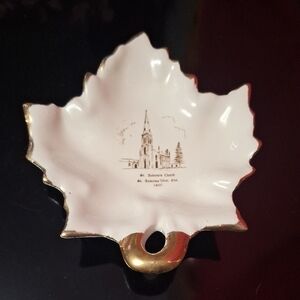 22k Gold Trim and White Maple Leaf-Shaped Trinket Dish Collecriable Canadian